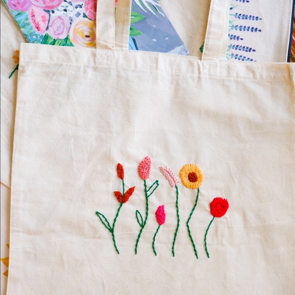 Wildflower hand embroidered tote bag, minimalistic boho chic shopping bag - Picture 1 of 6